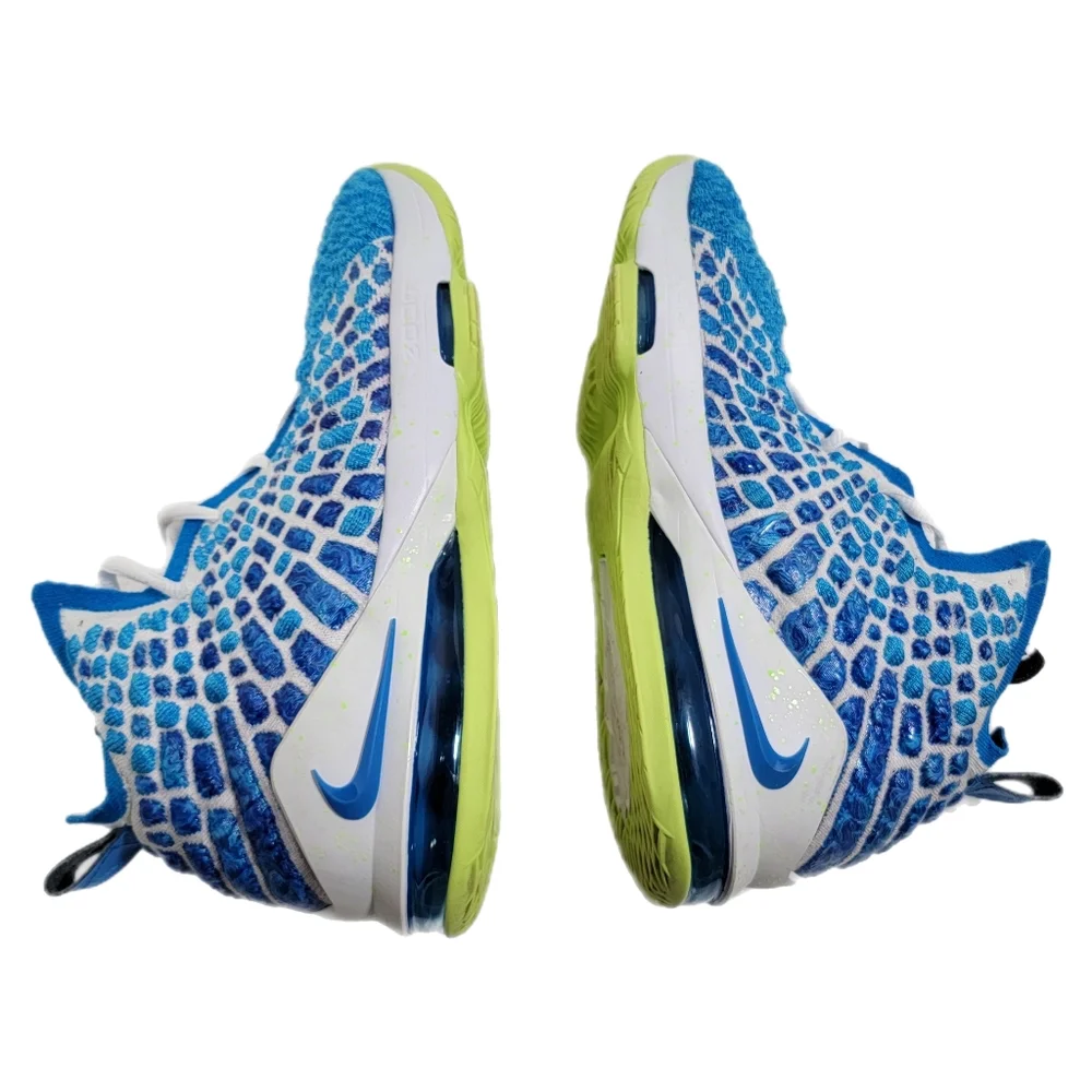 Boys basketball shoes Nike Lebron 17 Size 7Y